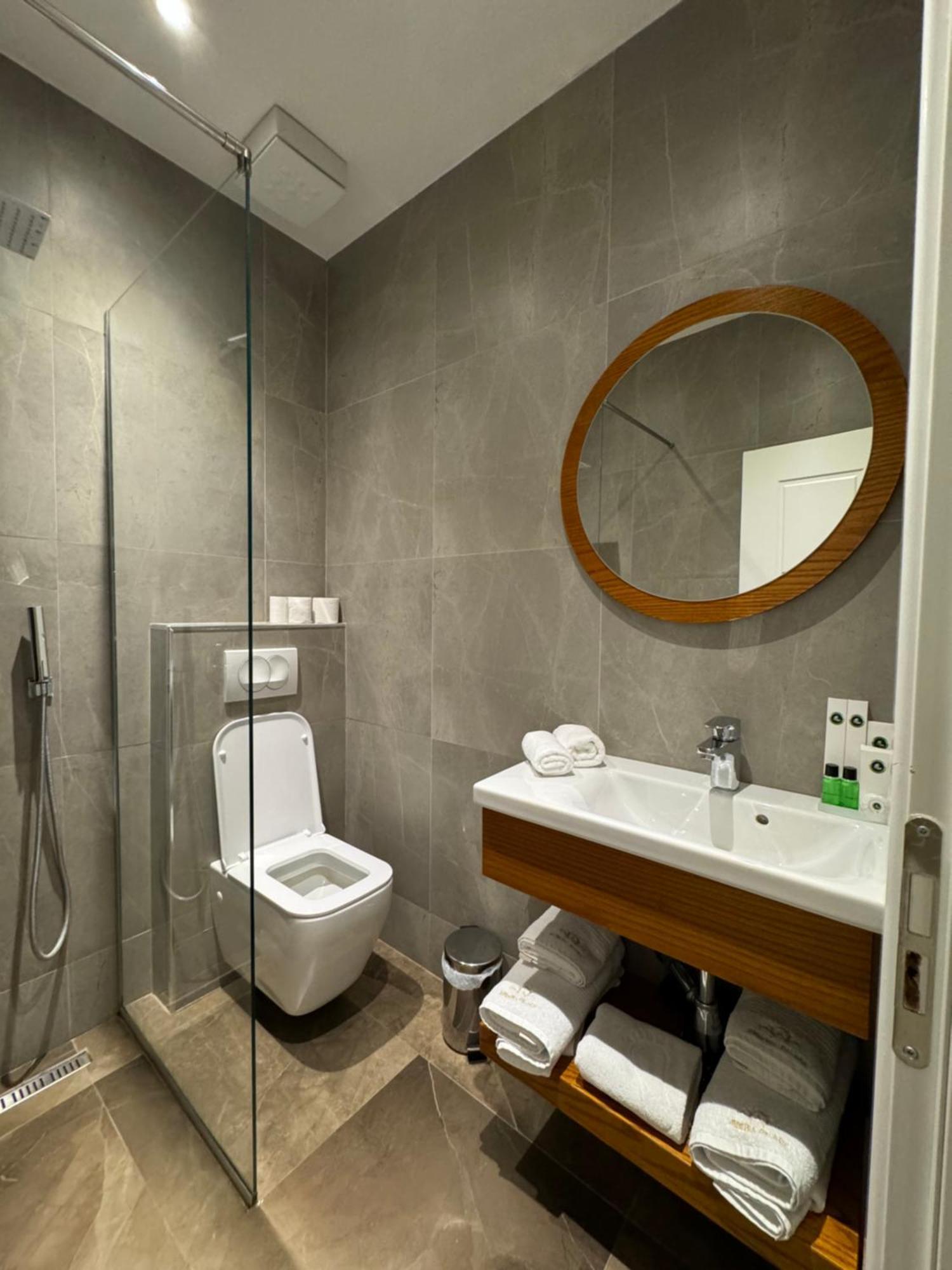 Fushe Milot Arberia Palace Hotel מראה חיצוני תמונה