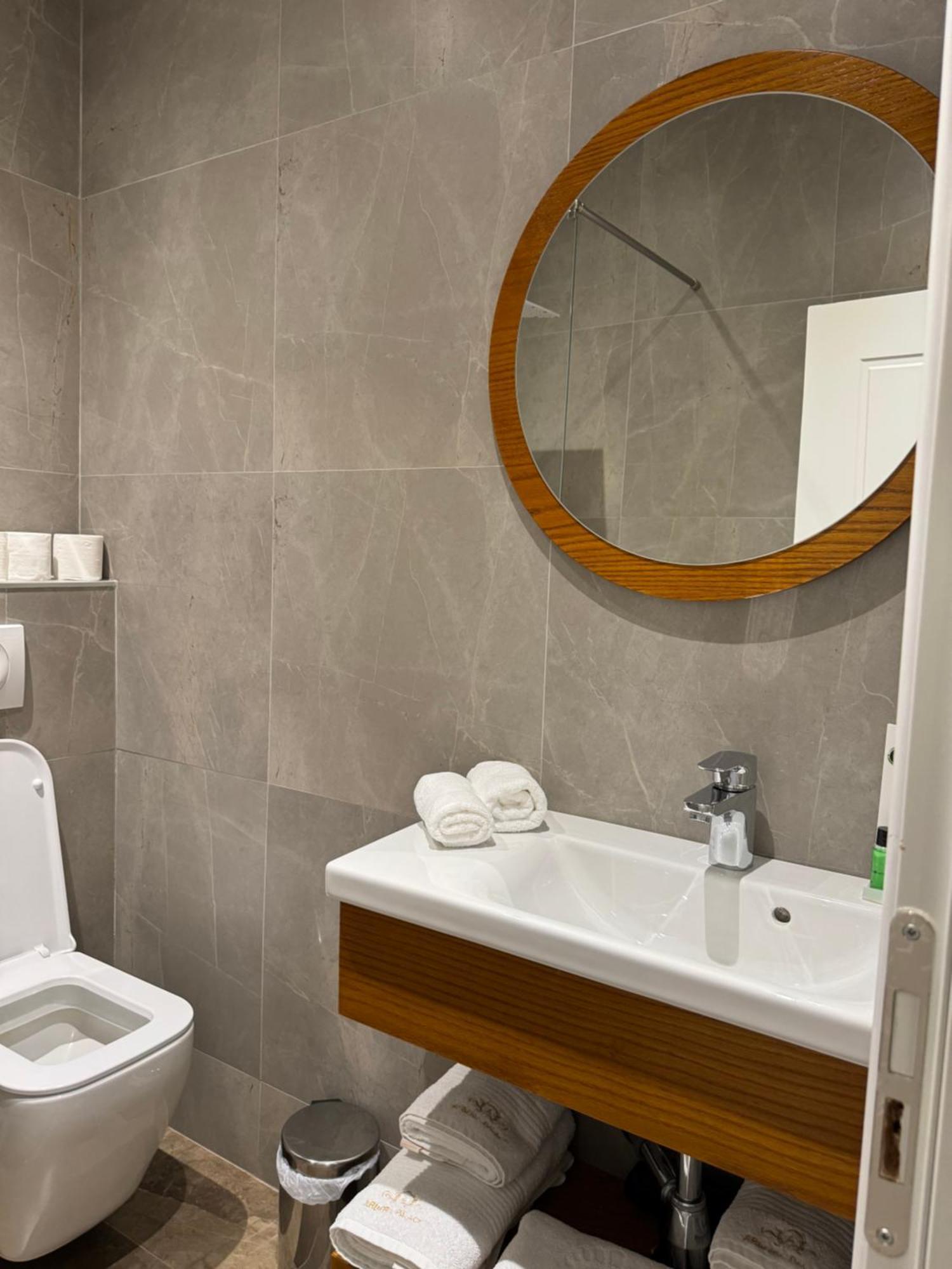 Fushe Milot Arberia Palace Hotel מראה חיצוני תמונה