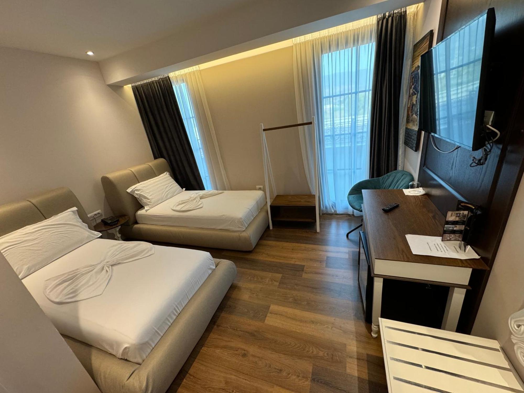 Fushe Milot Arberia Palace Hotel מראה חיצוני תמונה